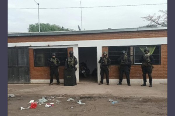 Secuestran dinero, armas de fuego, 10 mil dosis de marihuana y más de un kilo de cocaína