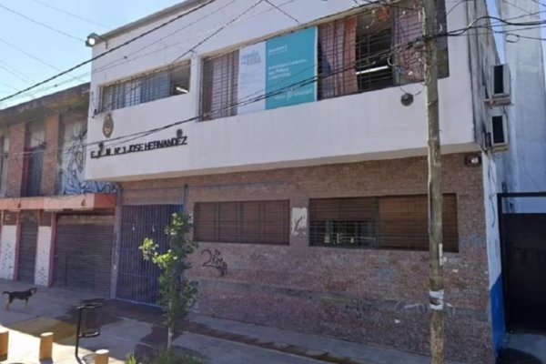 Un hombre golpeó a un alumno de 13 años que se había peleado con su hijo en la escuela