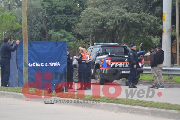 Tragedia: joven hermano de un policía chocó una columna metálica y murió