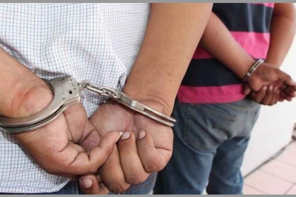 Dos bandeños quedaron detenidos acusados de venta de marihuana