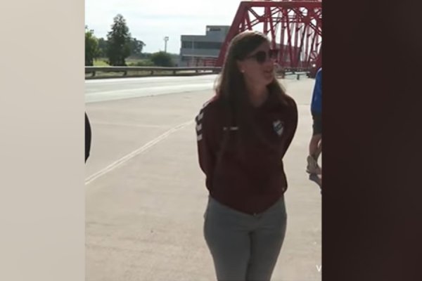 “Por Platense, todo”: una hincha dejó su trabajo en Alemania para estar en la final en Santiago