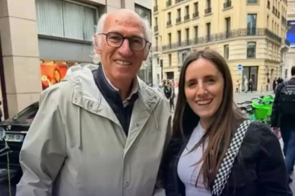 Confundió a Bianchi con De la Rúa en París y el momento se volvió viral en TikTok