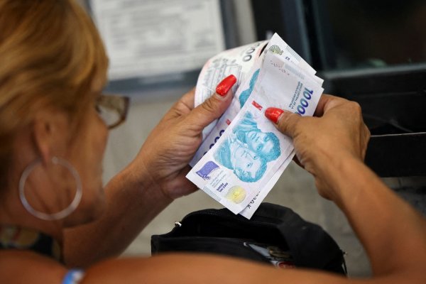 Los argentinos cambian hábitos de consumo ante la crisis: sin ropa, ni salidas
