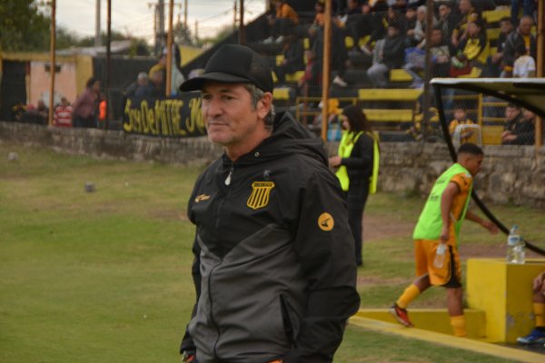 Sciacqua dejó de ser el DT de Mitre y ya suenan los posibles reemplazantes
