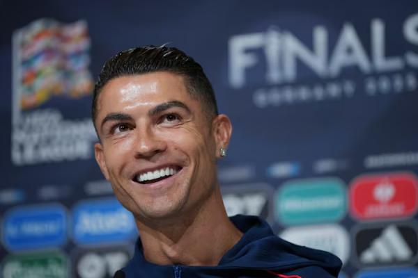 Ronaldo habló como argentino y reveló que un club local quiso tentarlo
