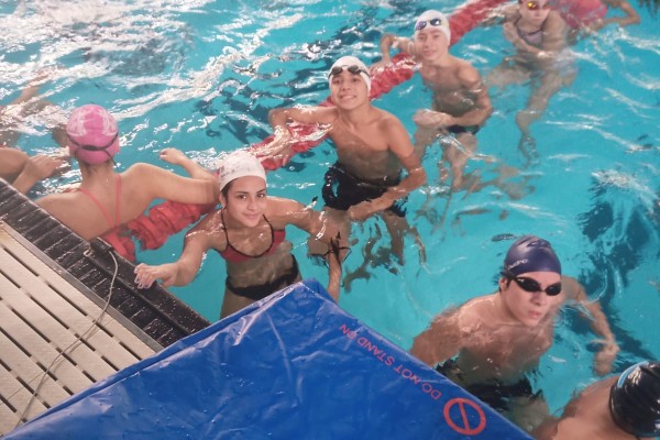 Destacada participación del equipo de natación de la Escuela Normal en el Nacional de Cadetes