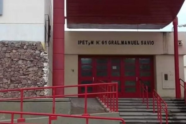 Una alumna de 15 años le clavó una trincheta en el cuello a su compañera