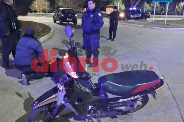 Choque entre dos policías en una rotonda: terminó con uno en el Regional