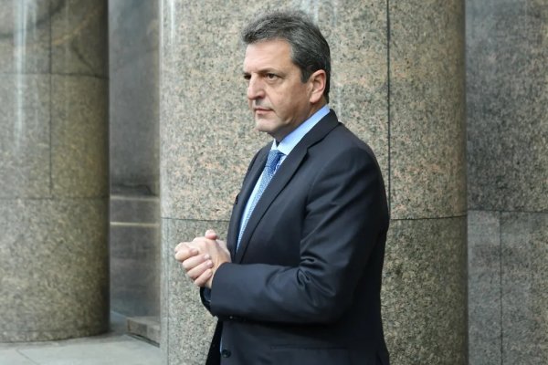 Sergio Massa y líderes del Frente Renovador llegan a la sede PJ en respaldo a Cristina Kirchner en un día clave para la política argentina