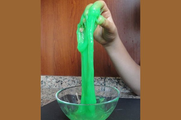 Niña de 10 años se ahogó con goma slime y sufrió un paro cardíaco