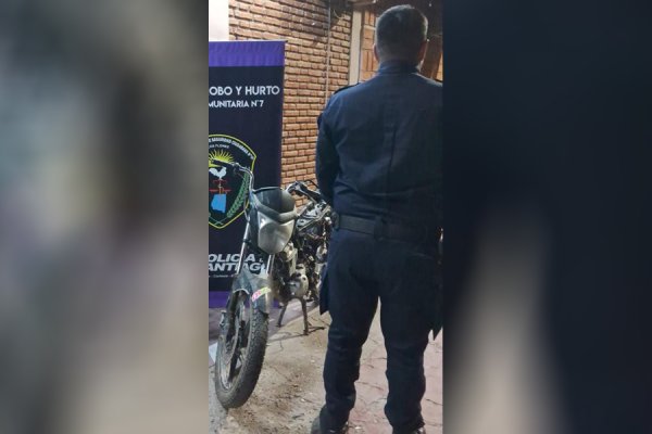 Bº Los Telefónicos: un hombre entregó a la Policía la moto que su hijo había robado