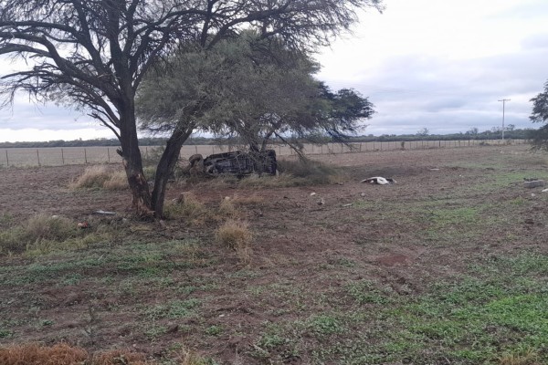 Tragedia en Ruta 92: Dos muertos tras el vuelco e incendio de una camioneta