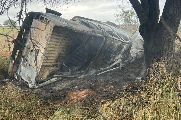 Tragedia en Ruta 92: Dos muertos tras el vuelco e incendio de una camioneta