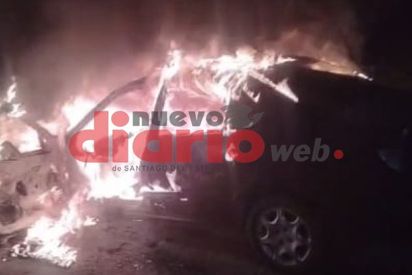 Se incendió por completo un auto en la ruta 211 y su conductor desapareció