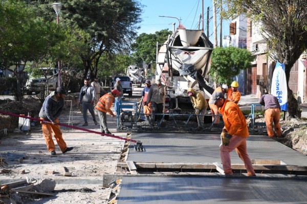 La línea 114 cambia su trayecto por el avance de obras en Av. Colón