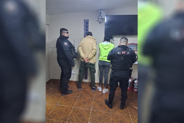Robaron en un local de zona sur y fueron detenidos con bolsas llenas de mercadería