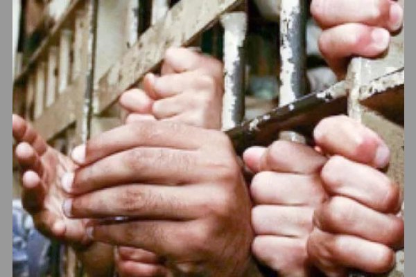 Hallan pastillas, cocaína y marihuana en calabozos: Sospechan que vendían a reos