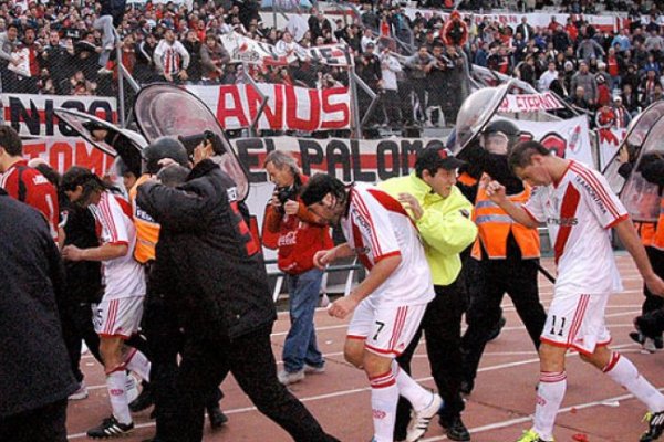 Se cumplen 14 años del descenso de River a la B: las tristes imágenes de aquél día