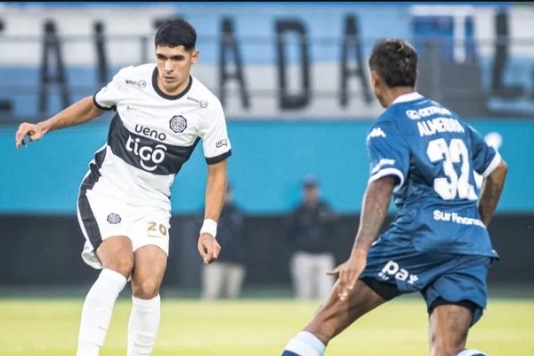 Racing goleó a Olimpia en un amistoso en Paraguay y Maxi Salas jugó 45 minutos