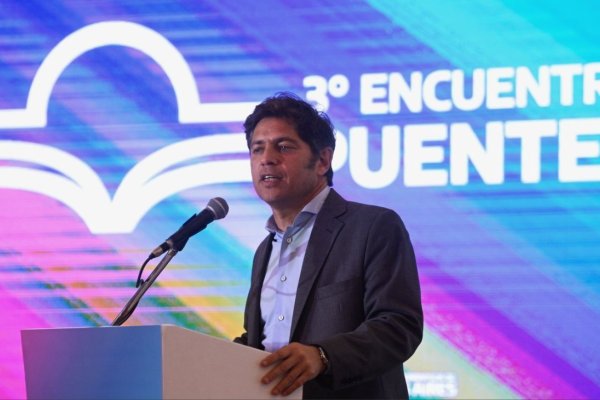 Kicillof acusó a Milei de querer “entregar