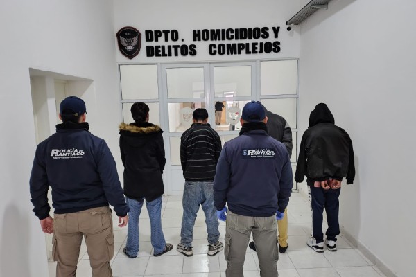 Cinco detenidos por el crimen en Mama Antula tras un megaoperativo