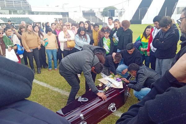Emotiva despedida a Luis Valoy en cancha de Central Córdoba