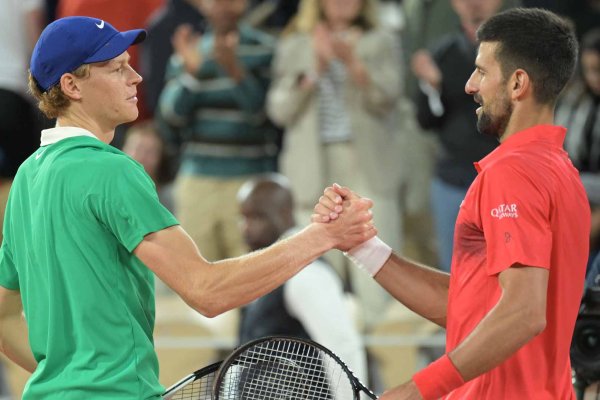 Djokovic y Sinner se enfrentarán en las semifinales de Wimbledon