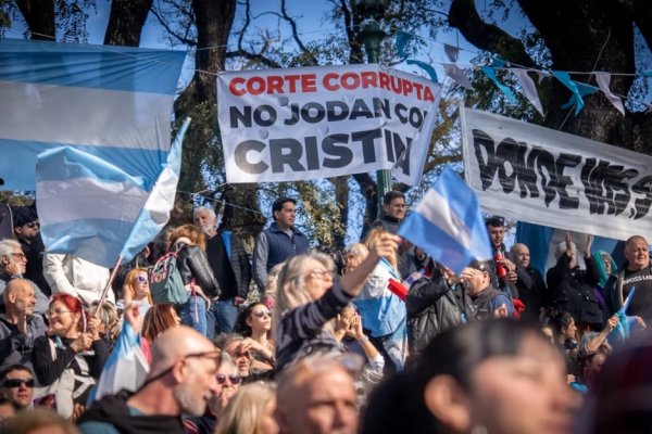 Cristina Kirchner volvió a grabar un mensaje para la militancia y cuestionó el modelo económico del Gobierno