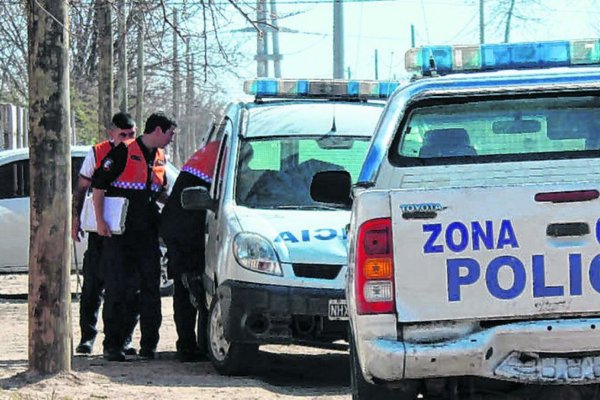 Menores dañaron el auto de un vecino