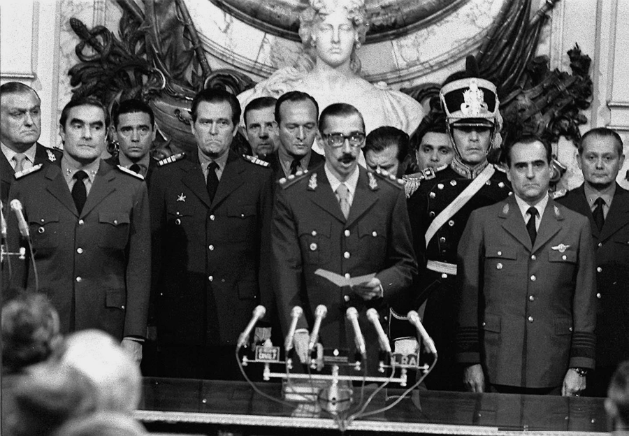 La junta militar, con Jorge Rafael Videla a la cabeza, inaugur&oacute; el terrorismo de Estado e invent&oacute; la figura del desaparecido.