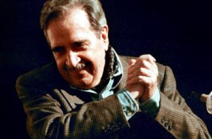 Ra&uacute;l Alfons&iacute;n y un gesto que pas&oacute; a la historia.